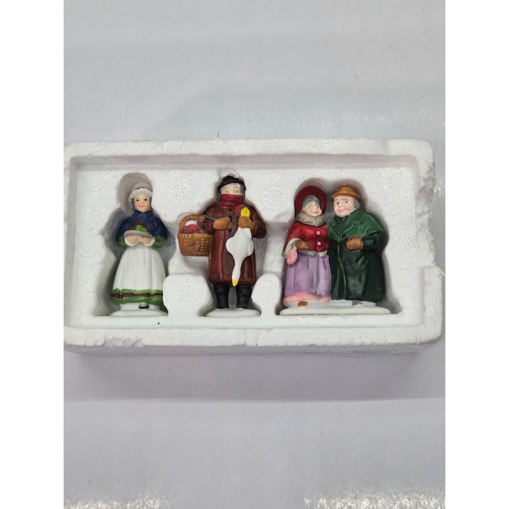Dept 56 Village Figures Set of 4 Carolers Snow Scene Christmas Holiday